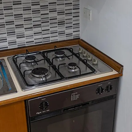 아파트 Borghetto Nora 5 *