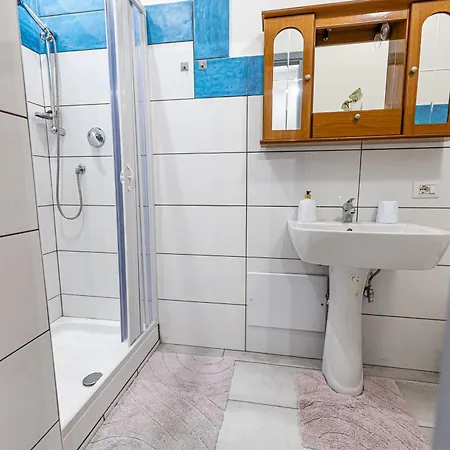 Casa Familiare Borghetto Nora 5 Appartement *