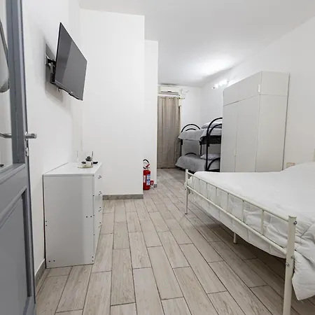 Casa Familiare Borghetto Nora 5 *