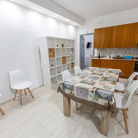 Casa Familiare Borghetto Nora 5 * Gravina di Catania