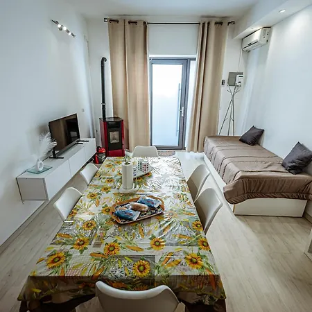 Casa Familiare Borghetto Nora 5 * Gravina di Catania